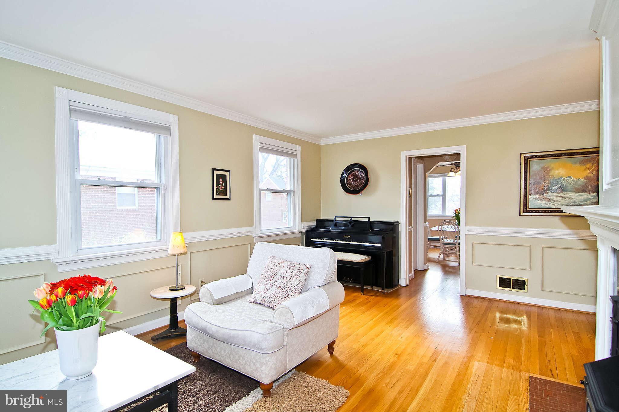 2208 Osborn Drive Silver Spring, MD 20910 - Photo 7 of 28 Living Room