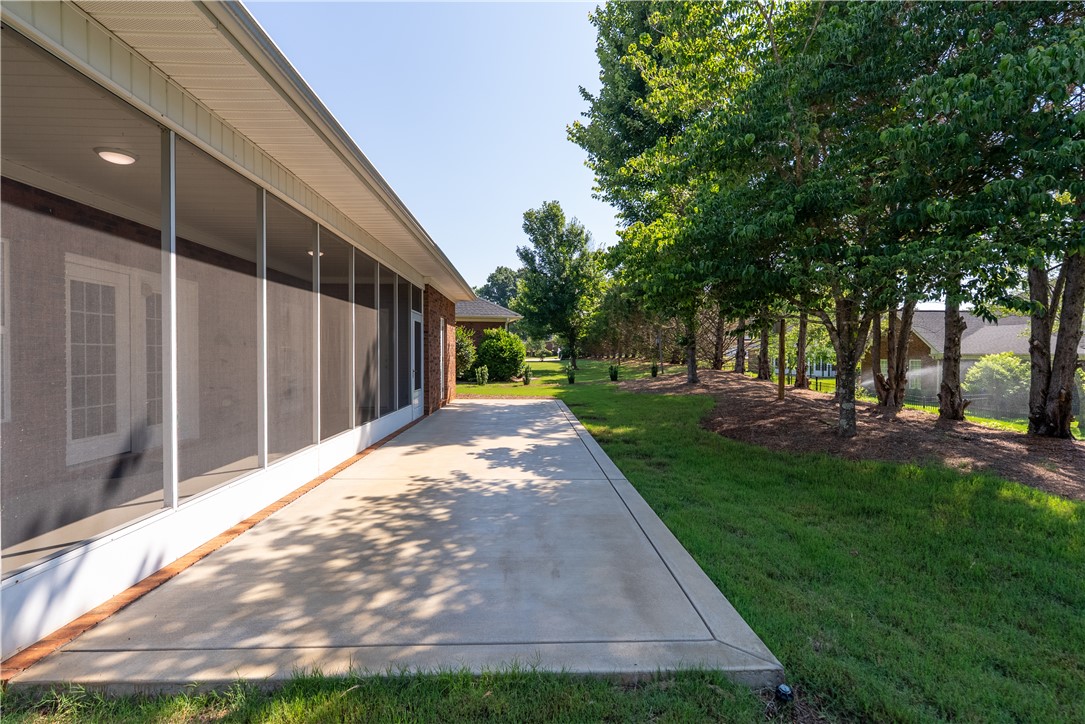 703 Nottingham Court Seneca, SC 29672 - Photo 22 of 39