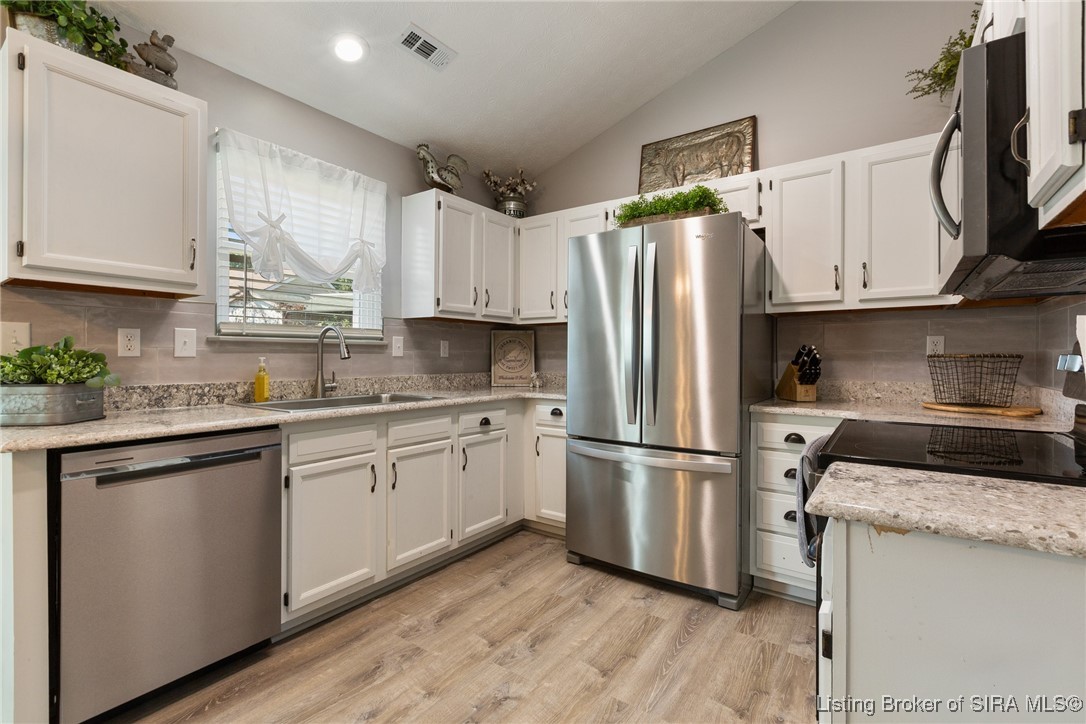 1406 Blackberry Ridge Jeffersonville, IN 47130 - Photo 2 of 34