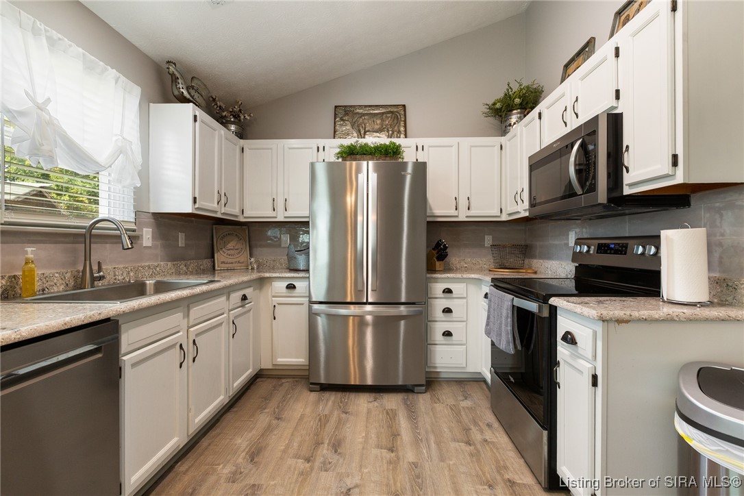 1406 Blackberry Ridge Jeffersonville, IN 47130 - Photo 3 of 34