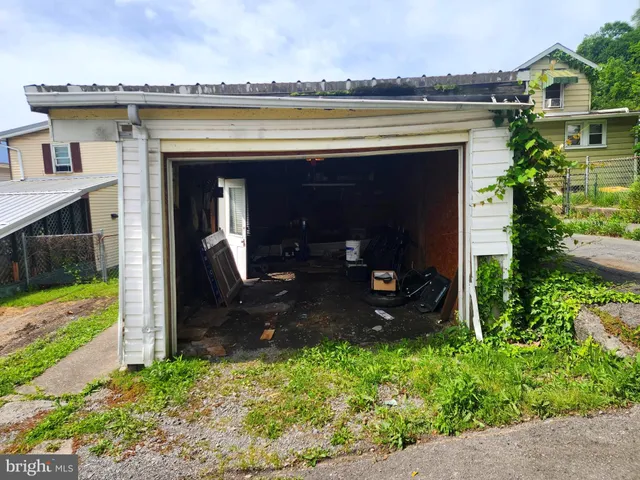 a view of a entryway front of house