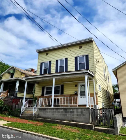 a front view of residential houses with yard