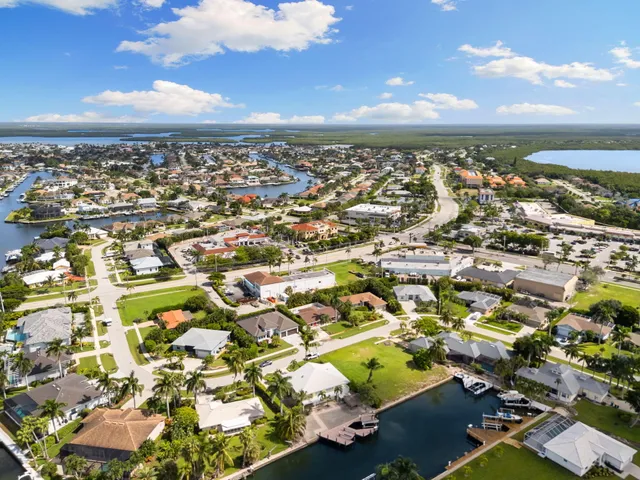$899,000 | 121 South Bahama Avenue, Marco Island, FL 34145