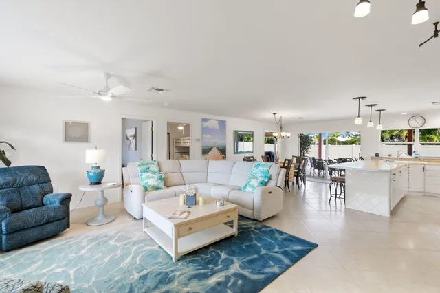 $899,000 | 121 South Bahama Avenue, Marco Island, FL 34145