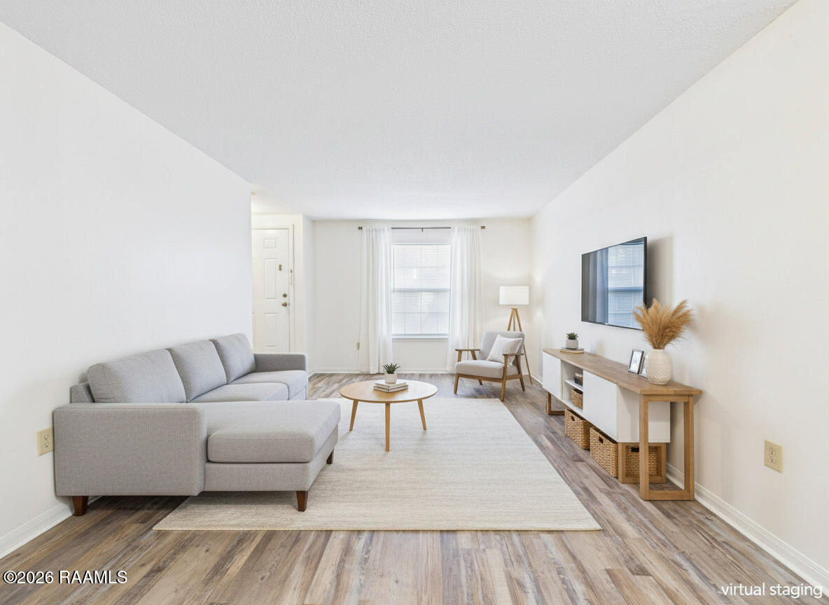 114 Country Lane, Unit 4 Lafayette, LA 70508 - Photo 2 of 22 Living room (86)