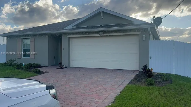 $320,000 | 7012 Calder Court, LaBelle, FL 33935