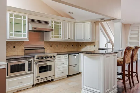 $1,695,000 | 34 Commonwealth Avenue, Unit 4, Boston, MA 02116