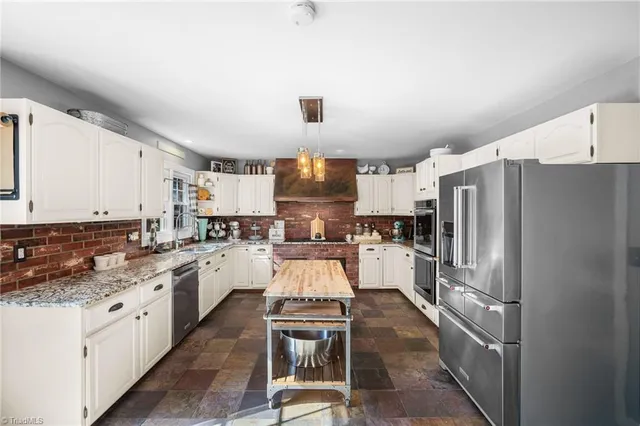 $650,000 | 202 Lakeview Road, Mocksville, NC 27028