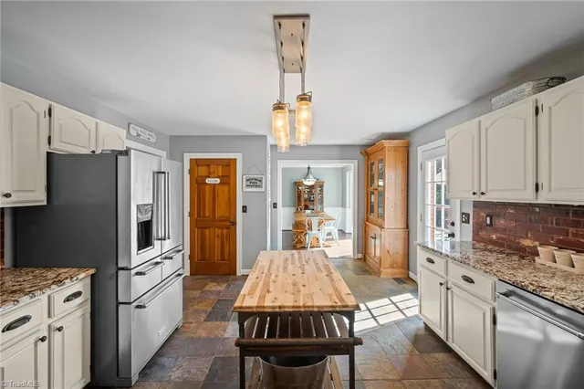 $650,000 | 202 Lakeview Road, Mocksville, NC 27028