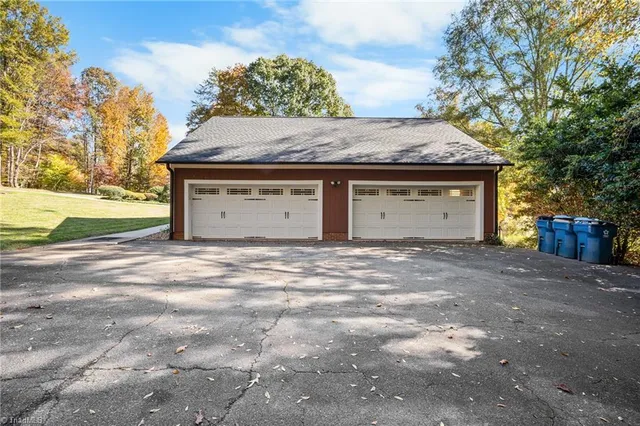 $650,000 | 202 Lakeview Road, Mocksville, NC 27028