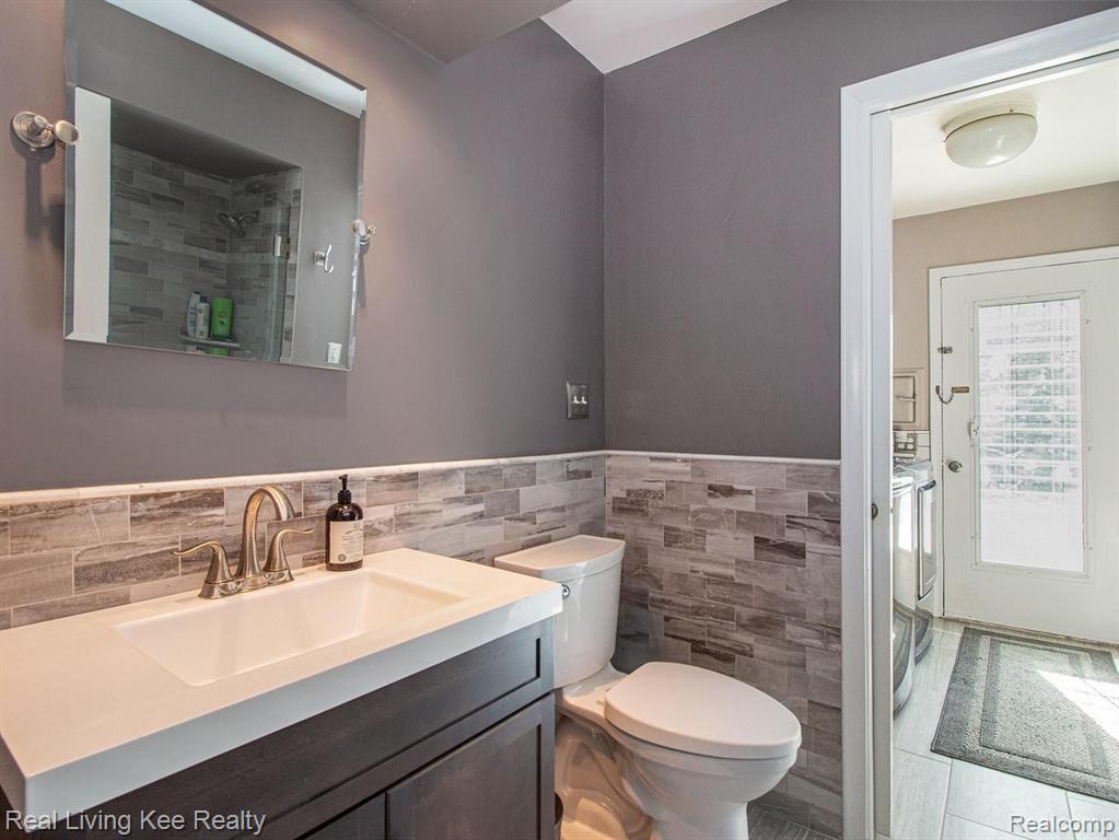 61 North Duval Road Grosse Pointe Shores, MI 48236 - Photo 14 of 33