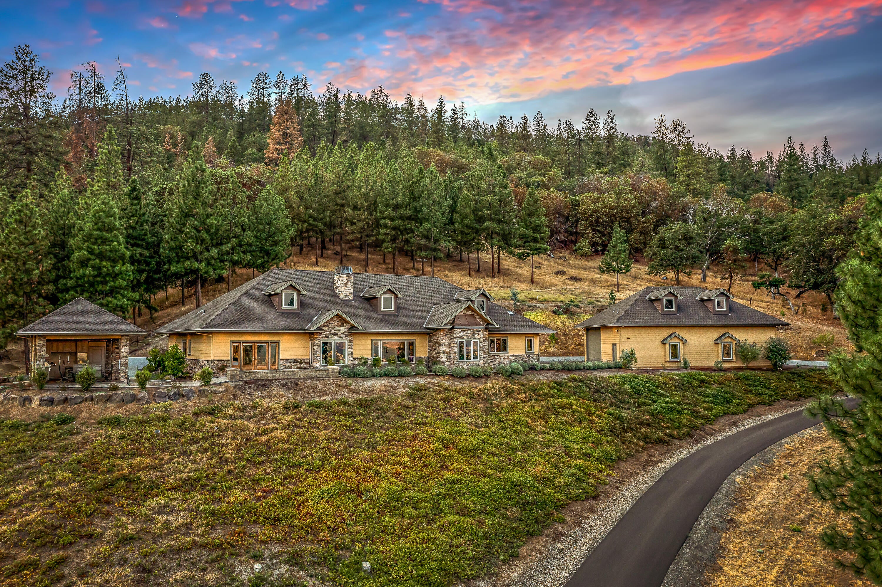 4057 Livingston Road in Central Point