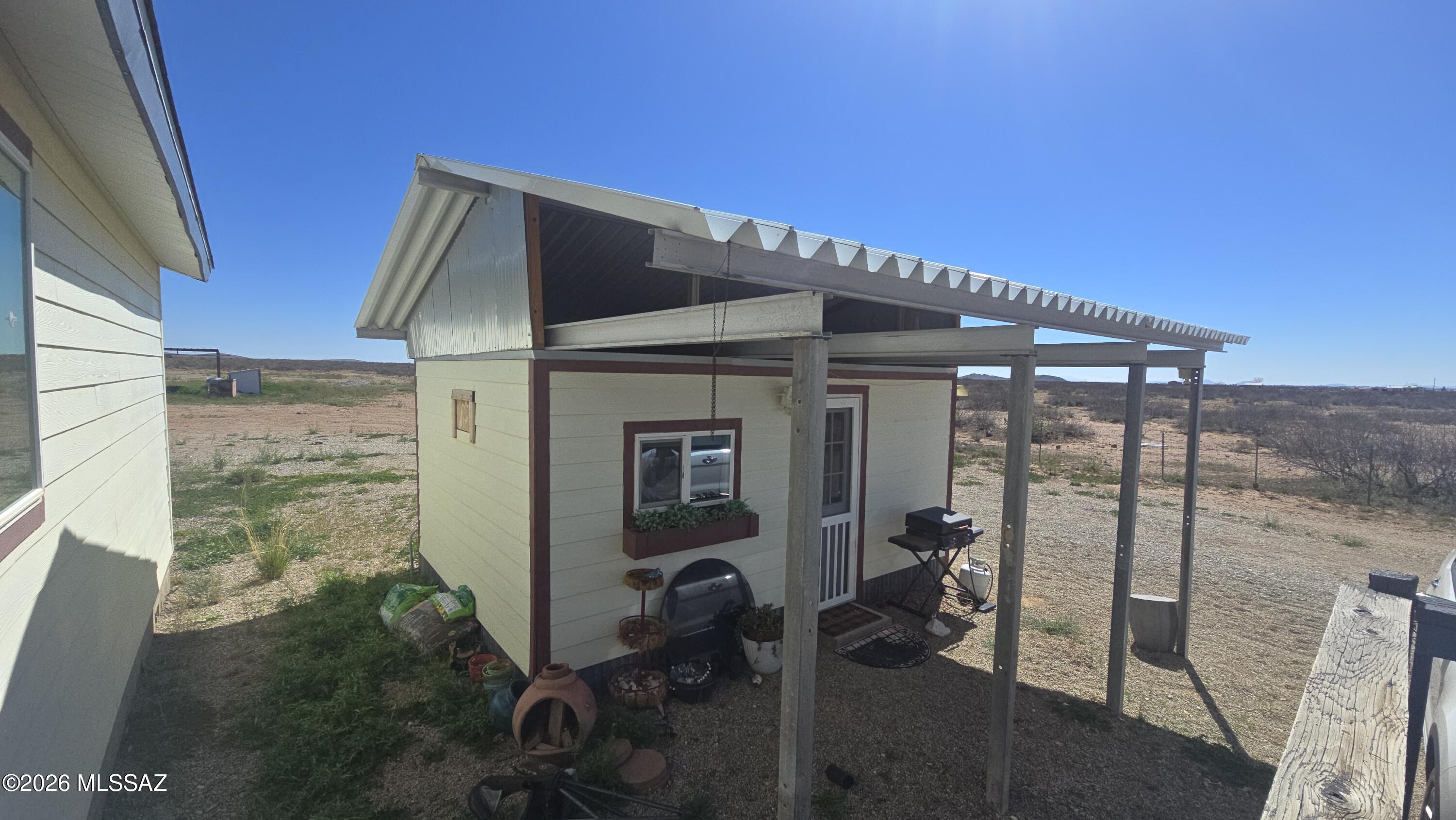 6464 North 6 Gun Road Willcox, AZ 85643 - Photo 21 of 32 she shed