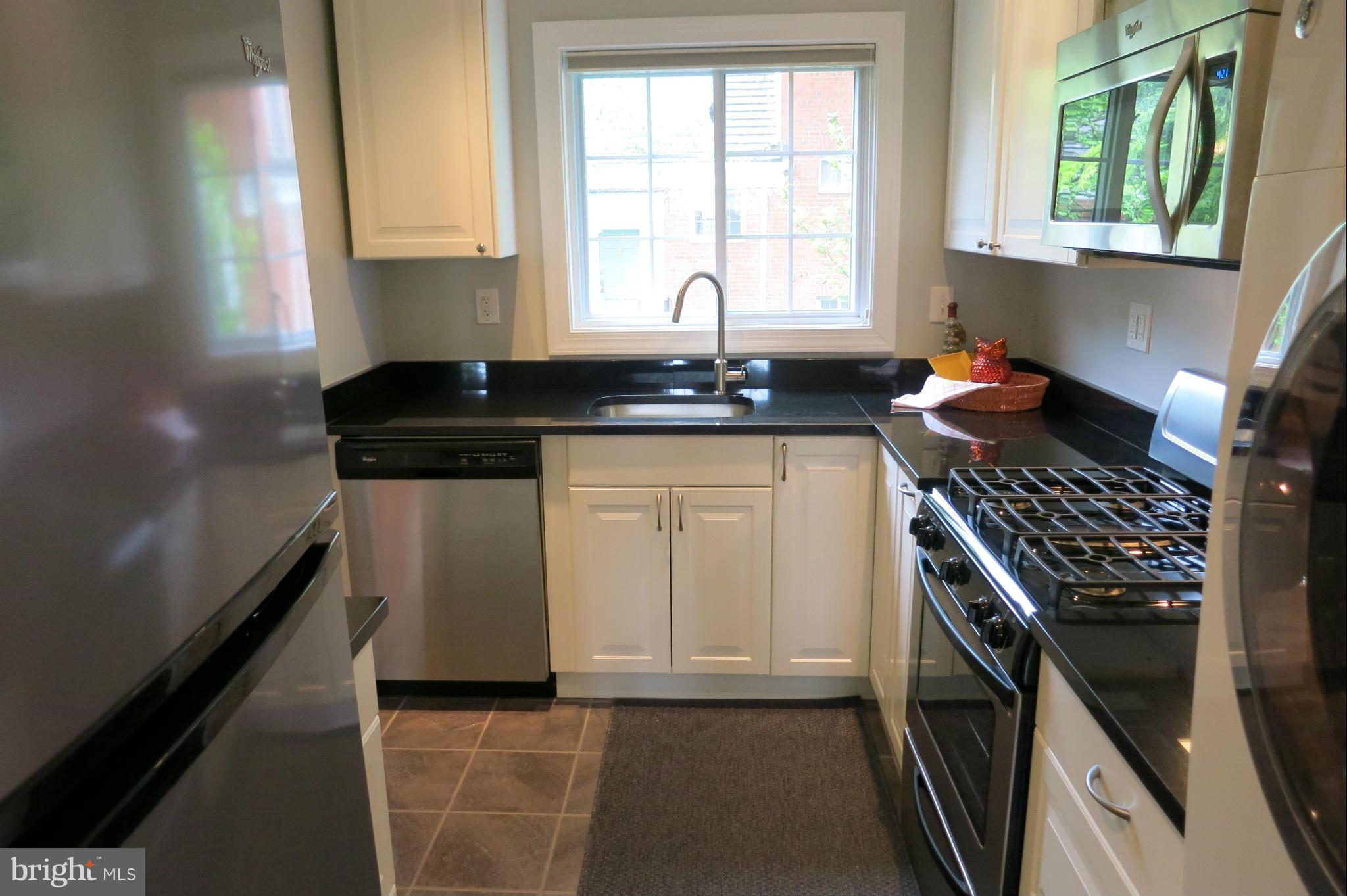 3706 Gunston Road, Unit 920 Alexandria, VA 22302 - Photo 1 of 17 Kitchen