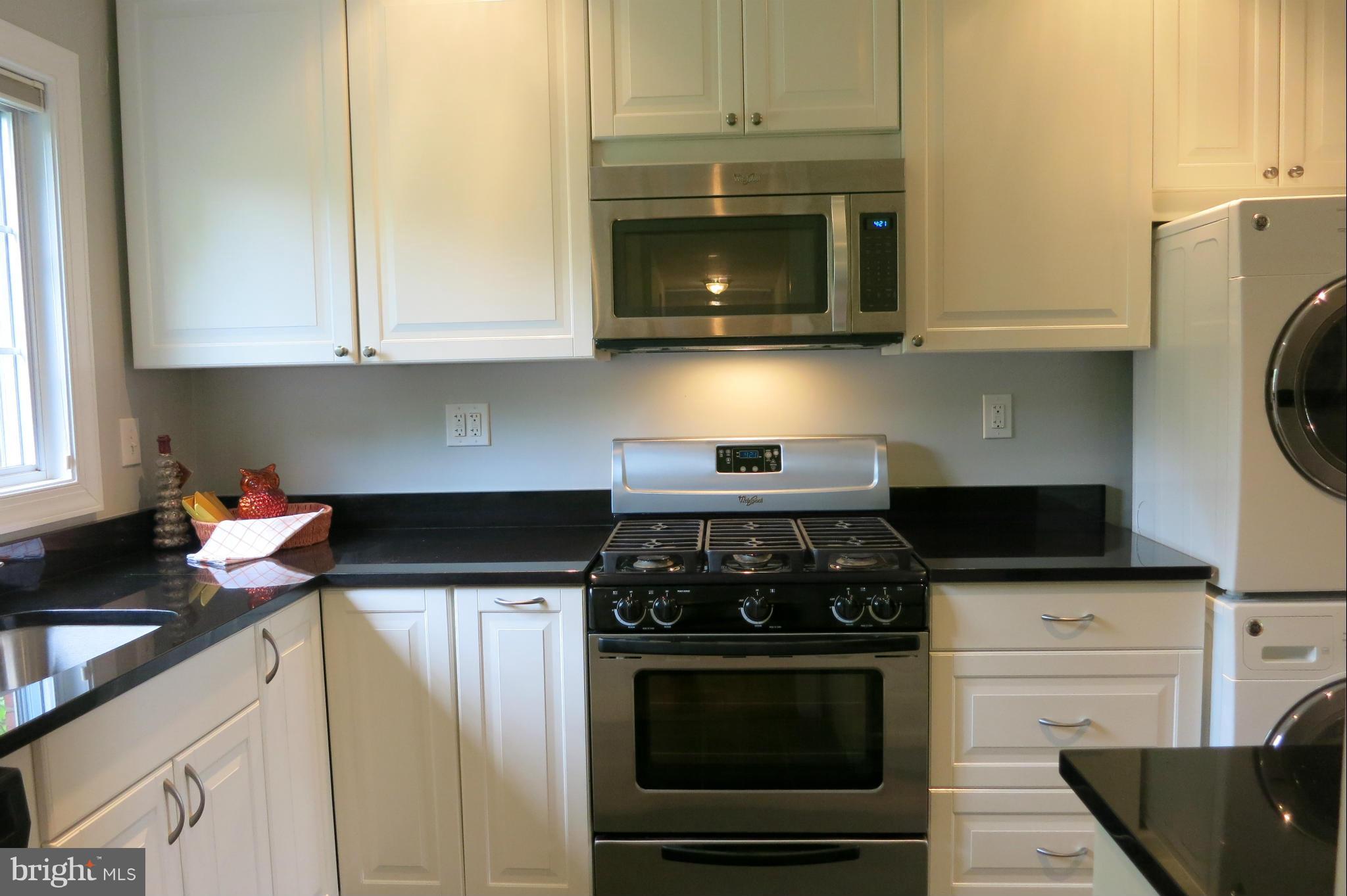 3706 Gunston Road, Unit 920 Alexandria, VA 22302 - Photo 2 of 17 Kitchen
