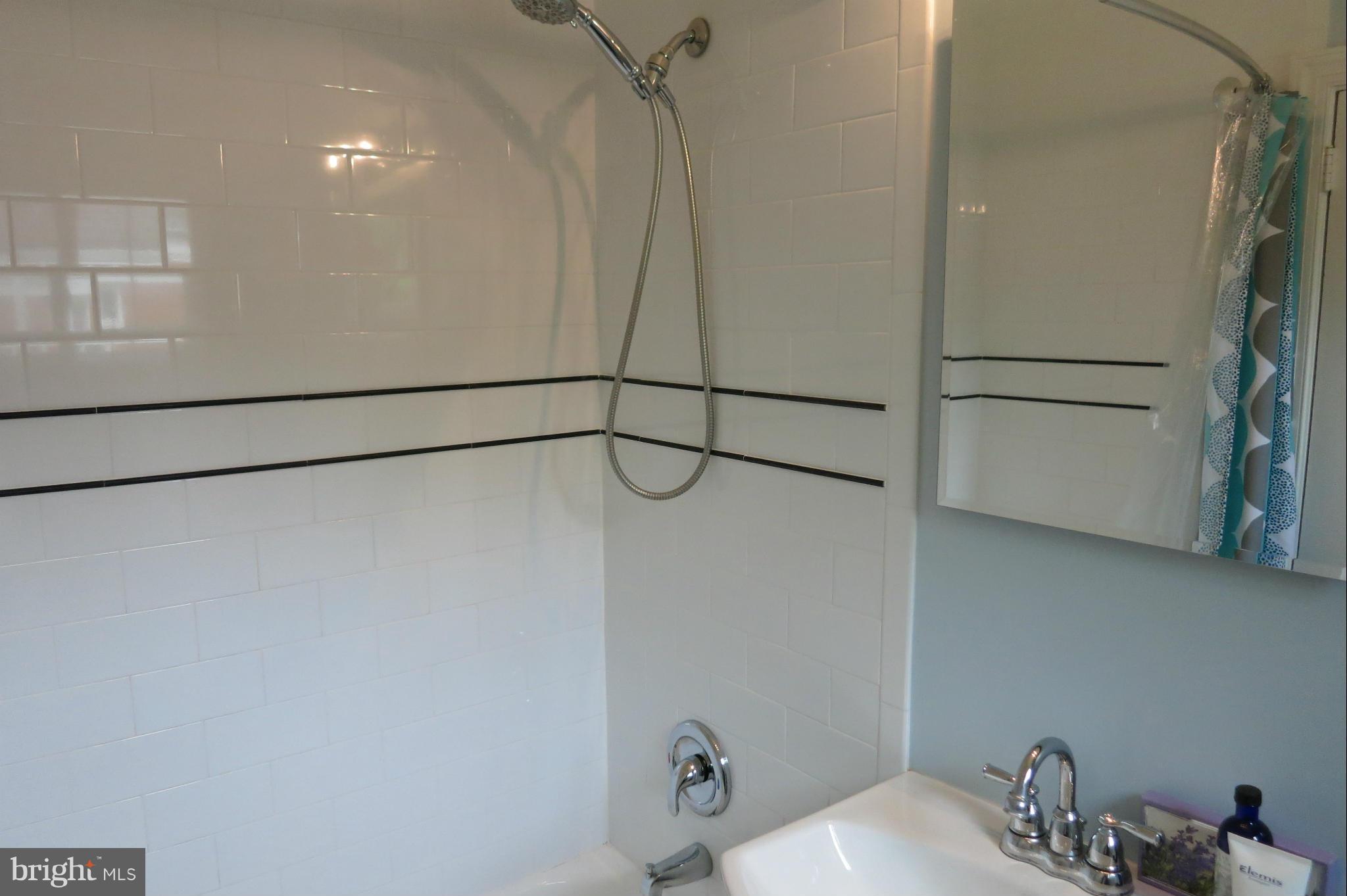 3706 Gunston Road, Unit 920 Alexandria, VA 22302 - Photo 13 of 17 Bath