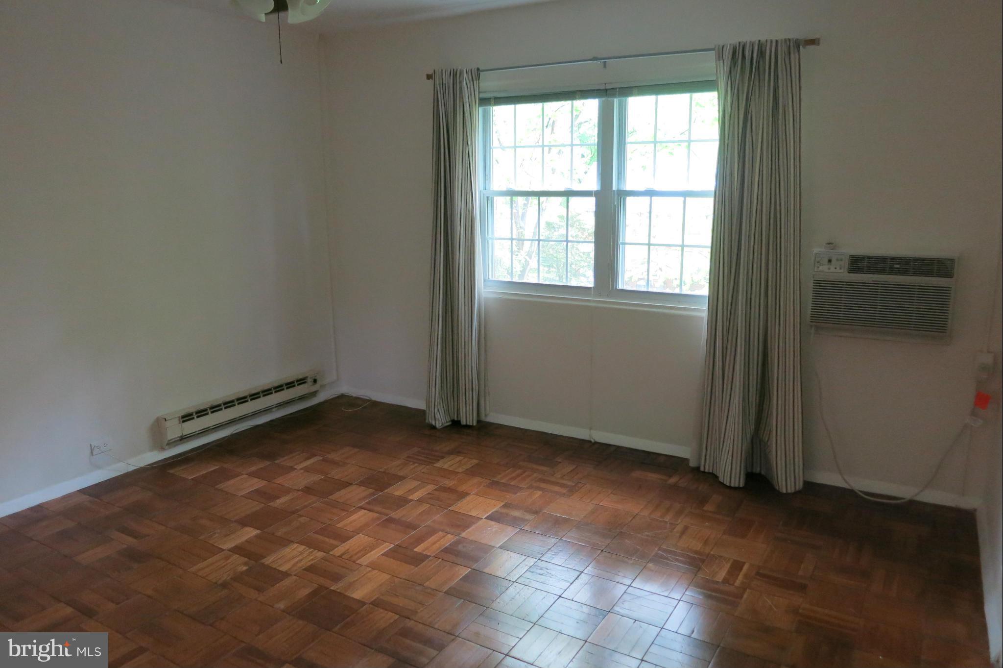 3706 Gunston Road, Unit 920 Alexandria, VA 22302 - Photo 14 of 17 Bedroom