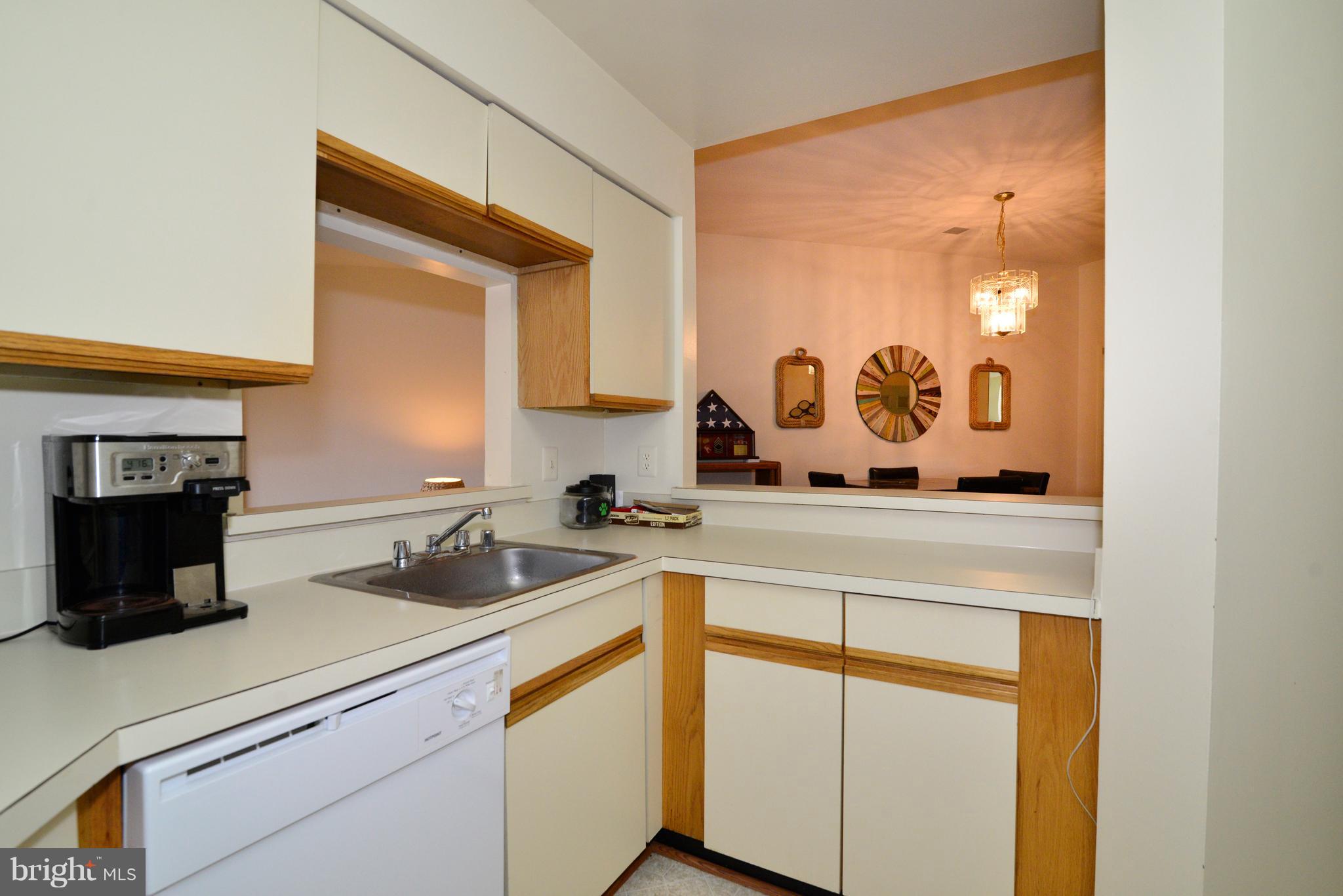 11220 Harbor Court, Unit 11220 Reston, VA 20191 - Photo 10 of 29 Kitchen is light and bright.