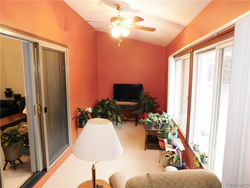 292 Addison Circle Fowlerville, MI 48836 - Photo 2 of 8