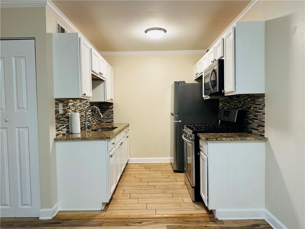 405 Fairburn Road Southwest, Unit 122 Atlanta, GA 30331 - Photo 8 of 26 a kitchen with stainless steel appliances granite countertop a stove and a refrigerator