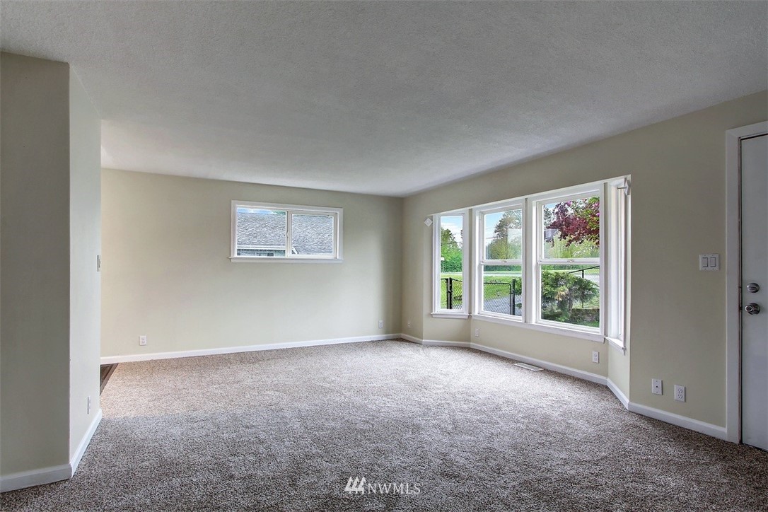218 Union Avenue Northeast Renton, WA 98059 - Photo 3 of 16 Gallery Image 3