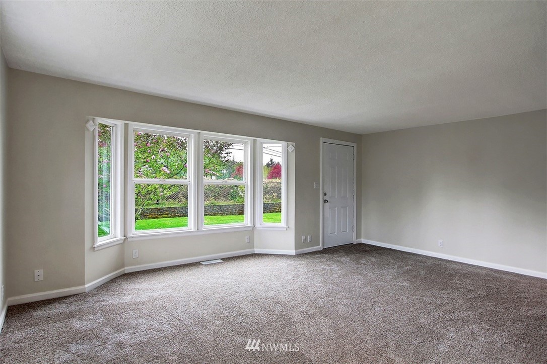 218 Union Avenue Northeast Renton, WA 98059 - Photo 4 of 16 Gallery Image 4