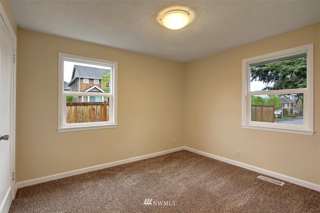 218 Union Avenue Northeast Renton, WA 98059 - Photo 5 of 16 Gallery Image 5