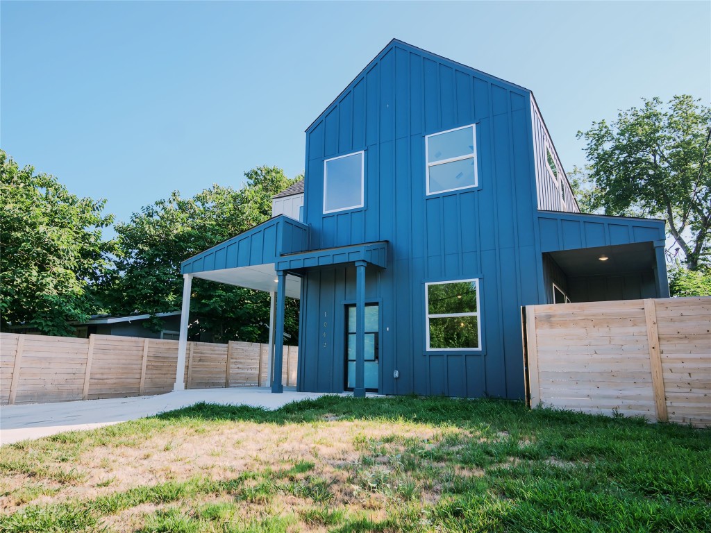 a view of an house with backyard space and garden