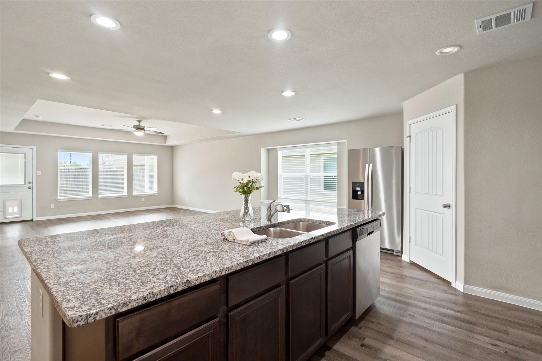 5334 Brooklyn Rose Drive Rosharon, TX 77583 - Photo 7 of 21 Another view of the kitchen looking toward your dining/family room