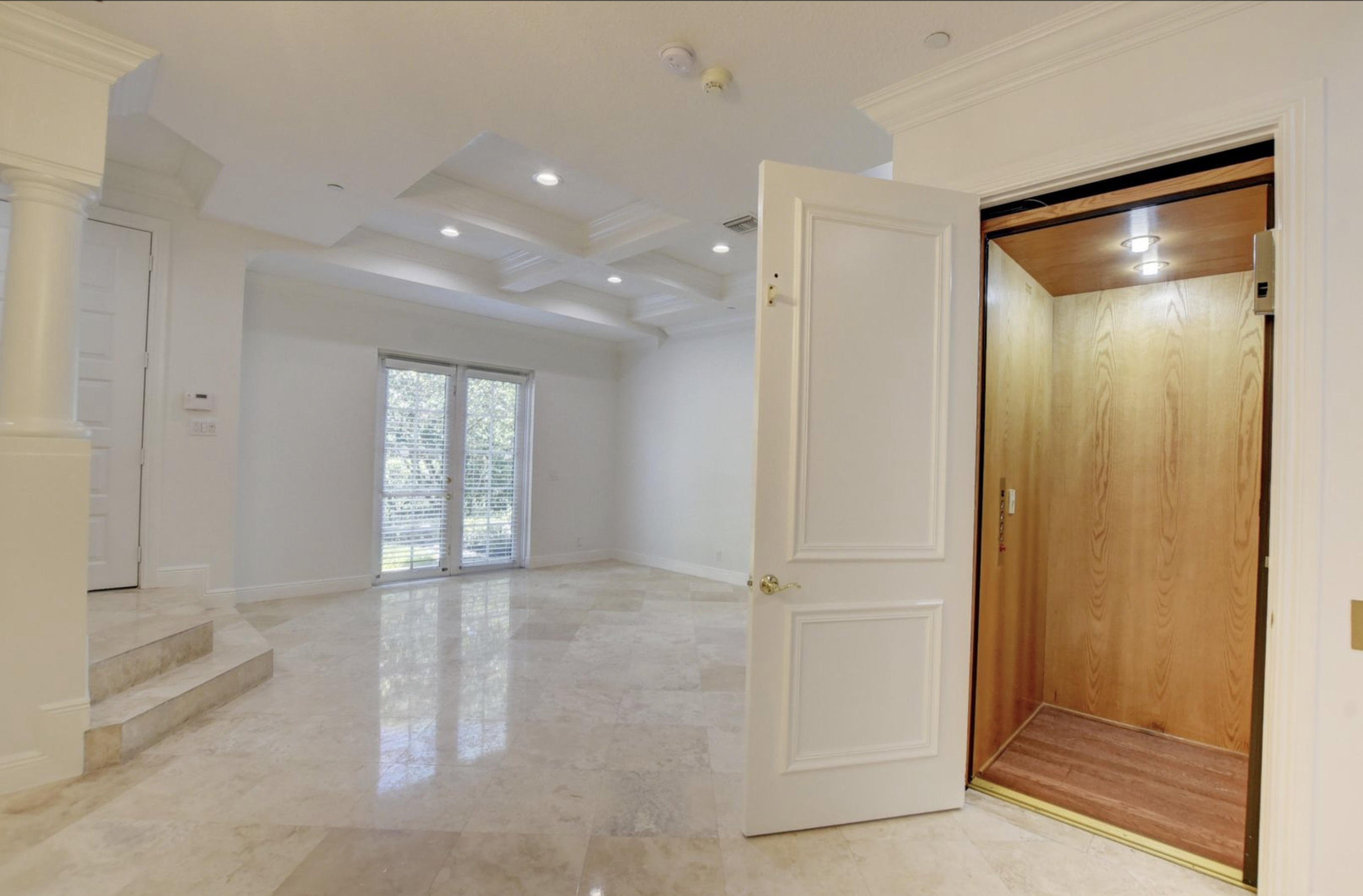 395 Northeast 69th Circle Boca Raton, FL 33487 - Photo 13 of 39 17AE8495-70A7-4758-B11E-937BDFF13713