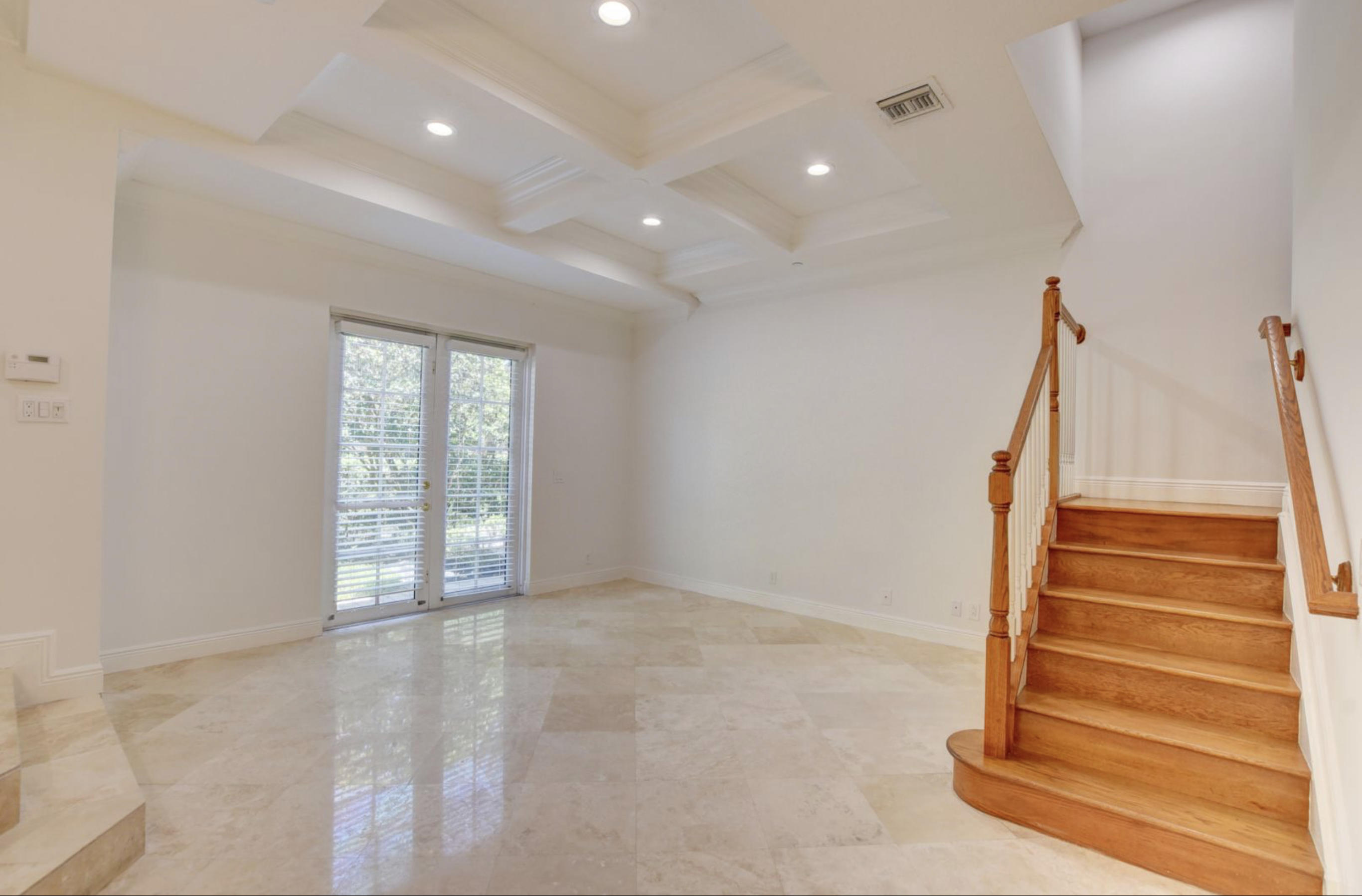 395 Northeast 69th Circle Boca Raton, FL 33487 - Photo 9 of 39 287BD9AE-A4D9-450F-ACDF-04E261291F15