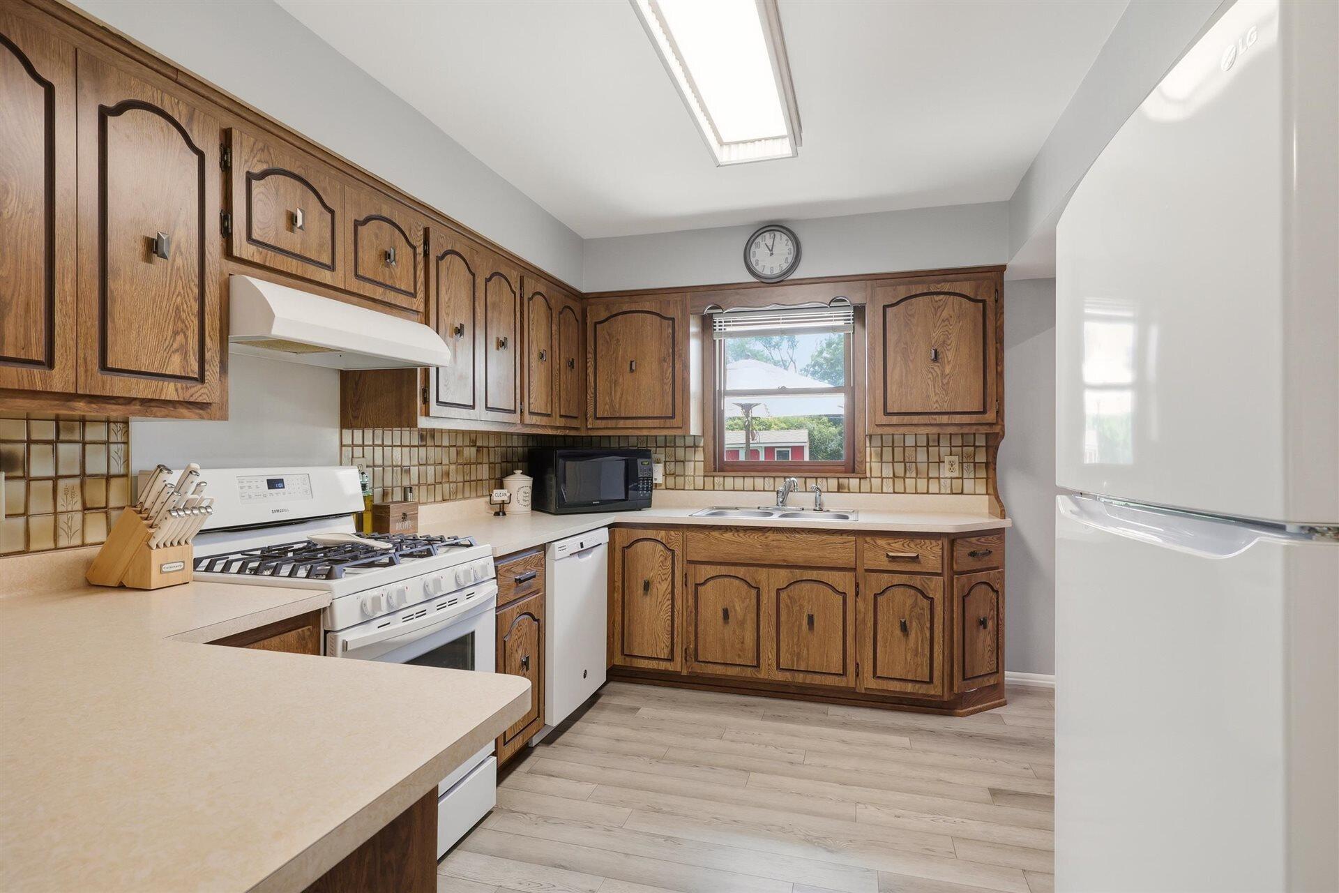 11610 West Sunnybrook Road Franklin, WI 53132 - Photo 10 of 34 Kitchen