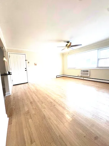 $1,800 | 10105 Hartford Court, Unit 2A, Schiller Park, IL 60176