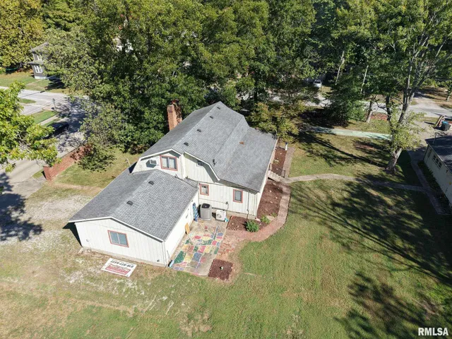 $225,000 | 601 1st Street, Benton, IL 62812