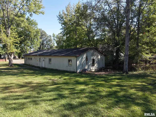 $225,000 | 601 1st Street, Benton, IL 62812