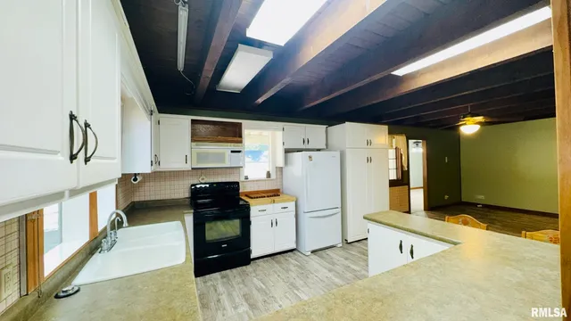 $225,000 | 601 1st Street, Benton, IL 62812