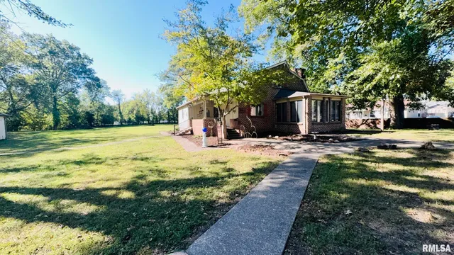 $225,000 | 601 1st Street, Benton, IL 62812