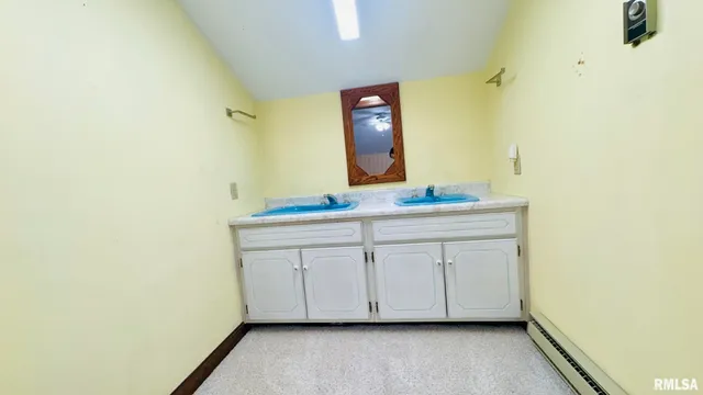 $225,000 | 601 1st Street, Benton, IL 62812