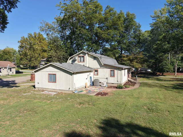 $225,000 | 601 1st Street, Benton, IL 62812
