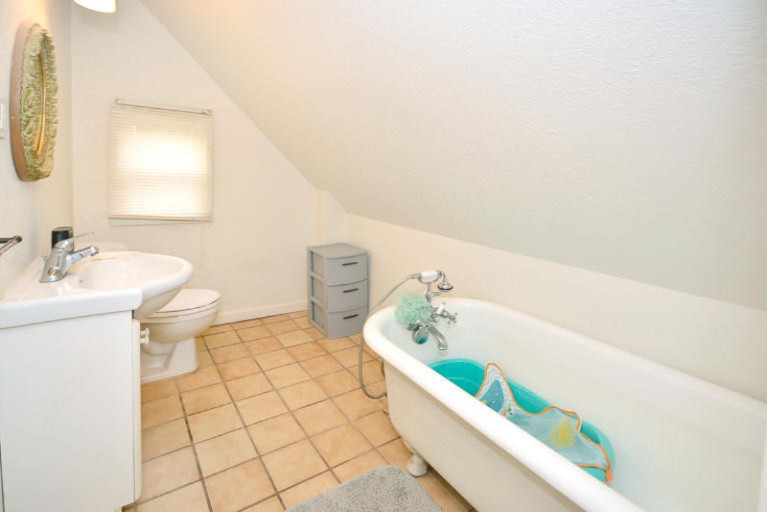1229 Wayside Road Kalamazoo, MI 49048 - Photo 14 of 21 1229Wayside_14