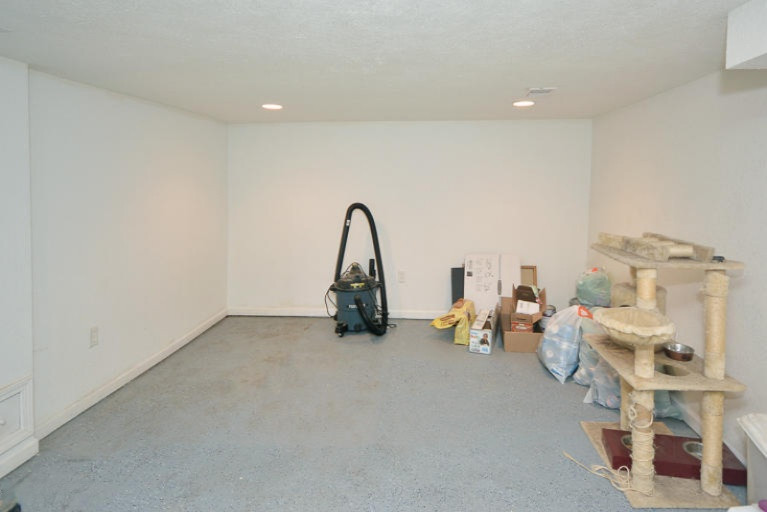 1229 Wayside Road Kalamazoo, MI 49048 - Photo 16 of 21 1229Wayside_16