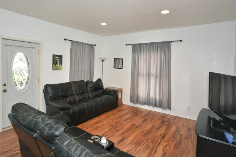 1229 Wayside Road Kalamazoo, MI 49048 - Photo 7 of 21 1229Wayside_07