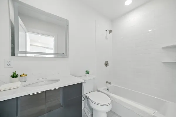 $2,690 | 38 Hichborn Street, Unit 305, Boston, MA 02135