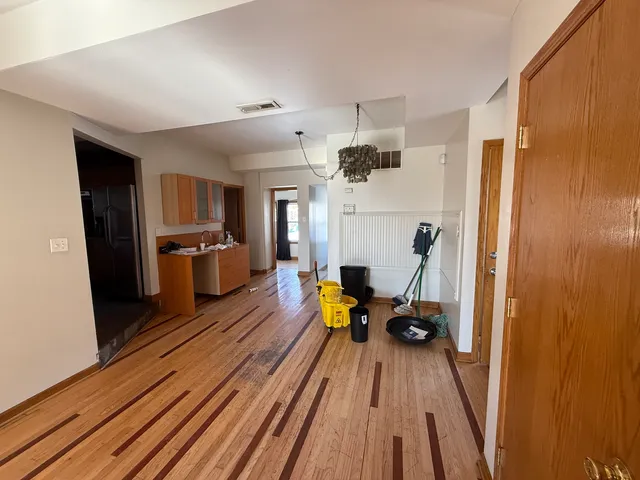 a view of empty room with window