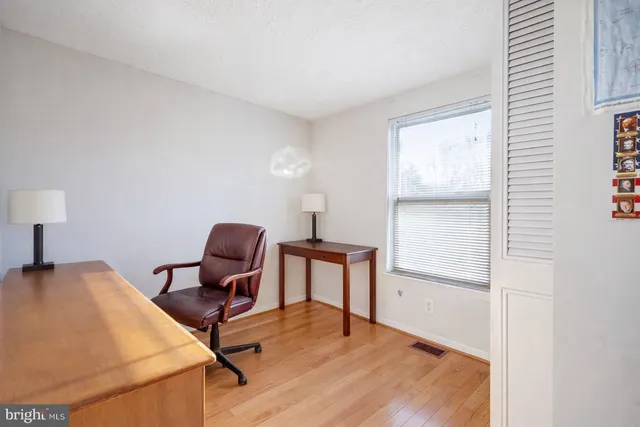 $425,000 | 7467 Lone Star Road, Lorton, VA 22079