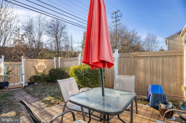 $425,000 | 7467 Lone Star Road, Lorton, VA 22079