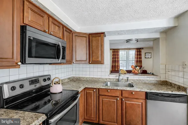 $425,000 | 7467 Lone Star Road, Lorton, VA 22079