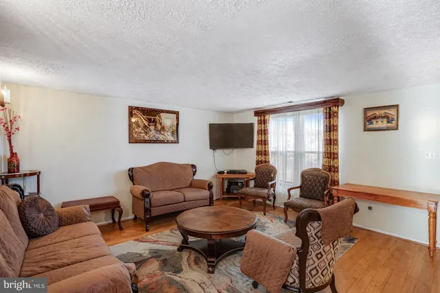 $425,000 | 7467 Lone Star Road, Lorton, VA 22079