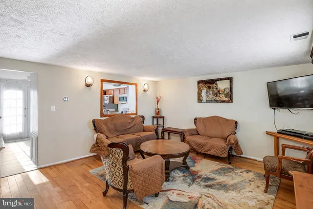 $425,000 | 7467 Lone Star Road, Lorton, VA 22079