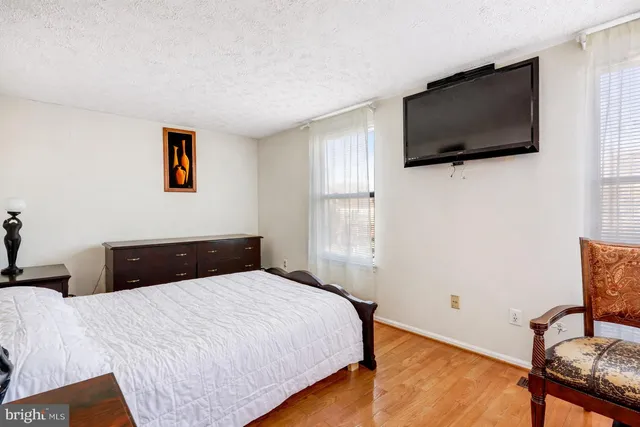 $425,000 | 7467 Lone Star Road, Lorton, VA 22079